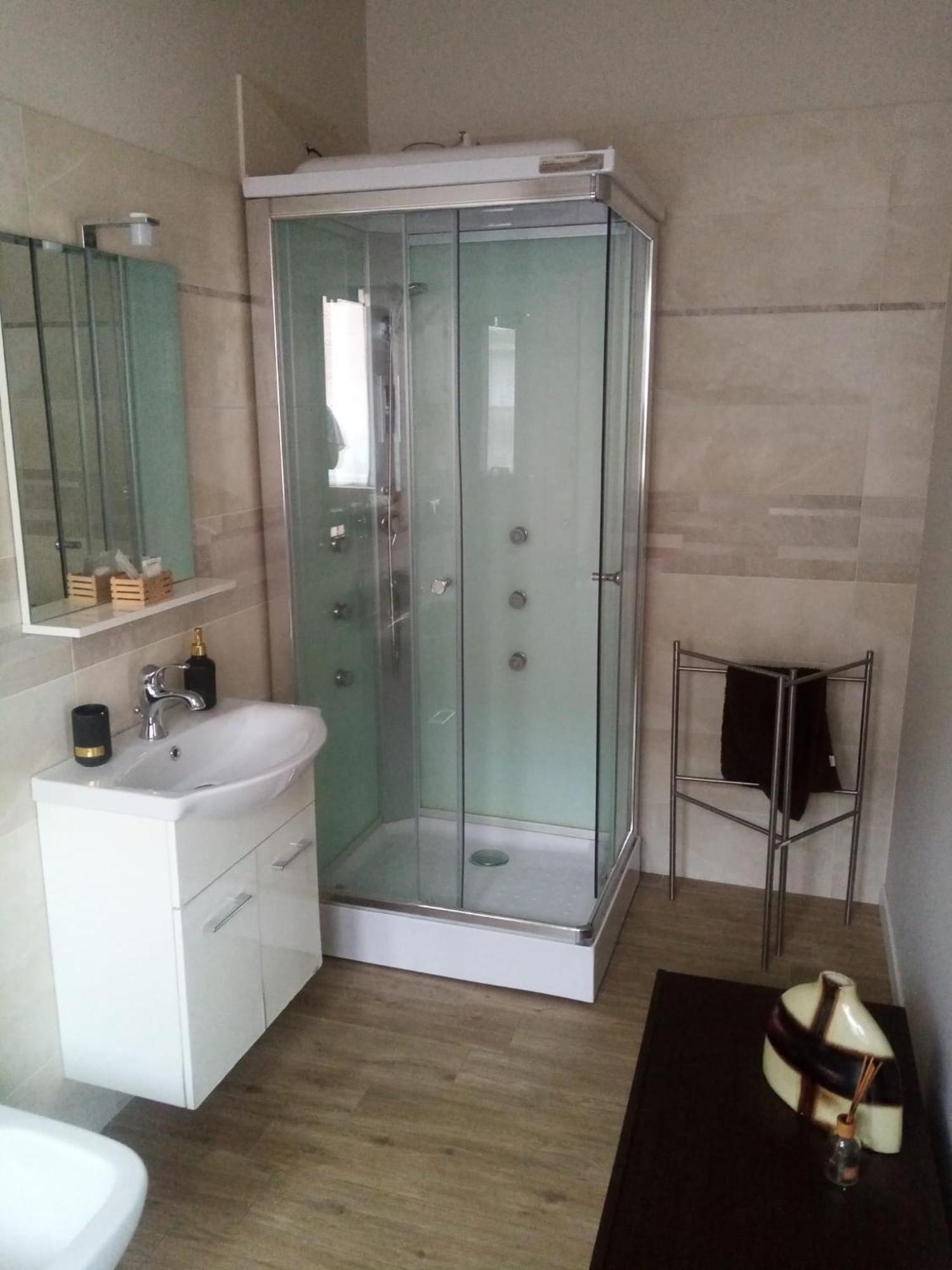 ピアチェンツァ Emmanueli65 Fronte Clinica Per 4 Matrimoniale E Castello Bed & Breakfast エクステリア 写真