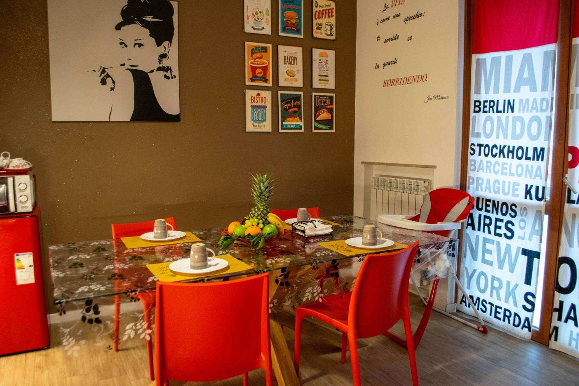 ピアチェンツァ Emmanueli65 Fronte Clinica Per 4 Matrimoniale E Castello Bed & Breakfast エクステリア 写真