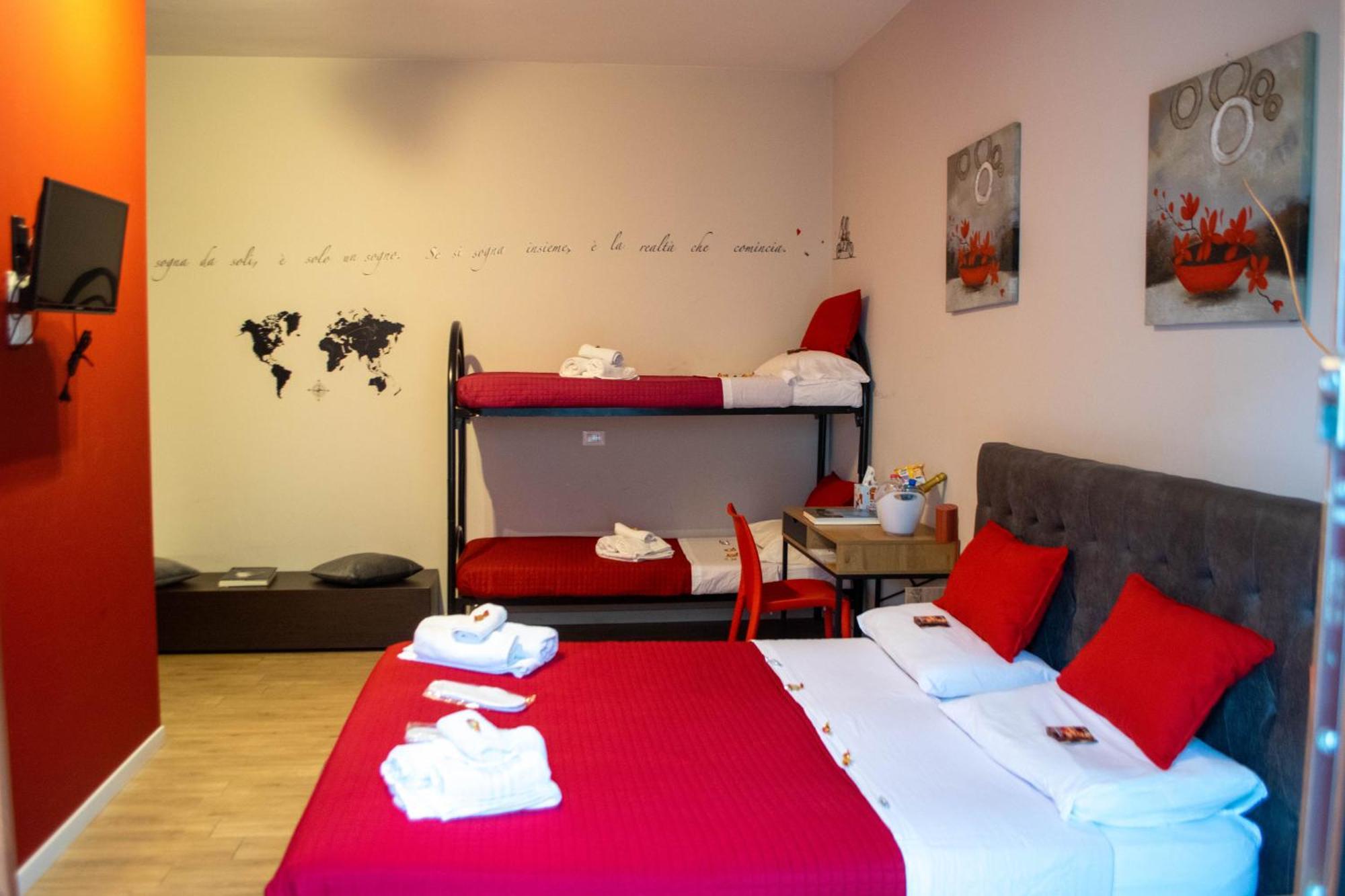 ピアチェンツァ Emmanueli65 Fronte Clinica Per 4 Matrimoniale E Castello Bed & Breakfast エクステリア 写真