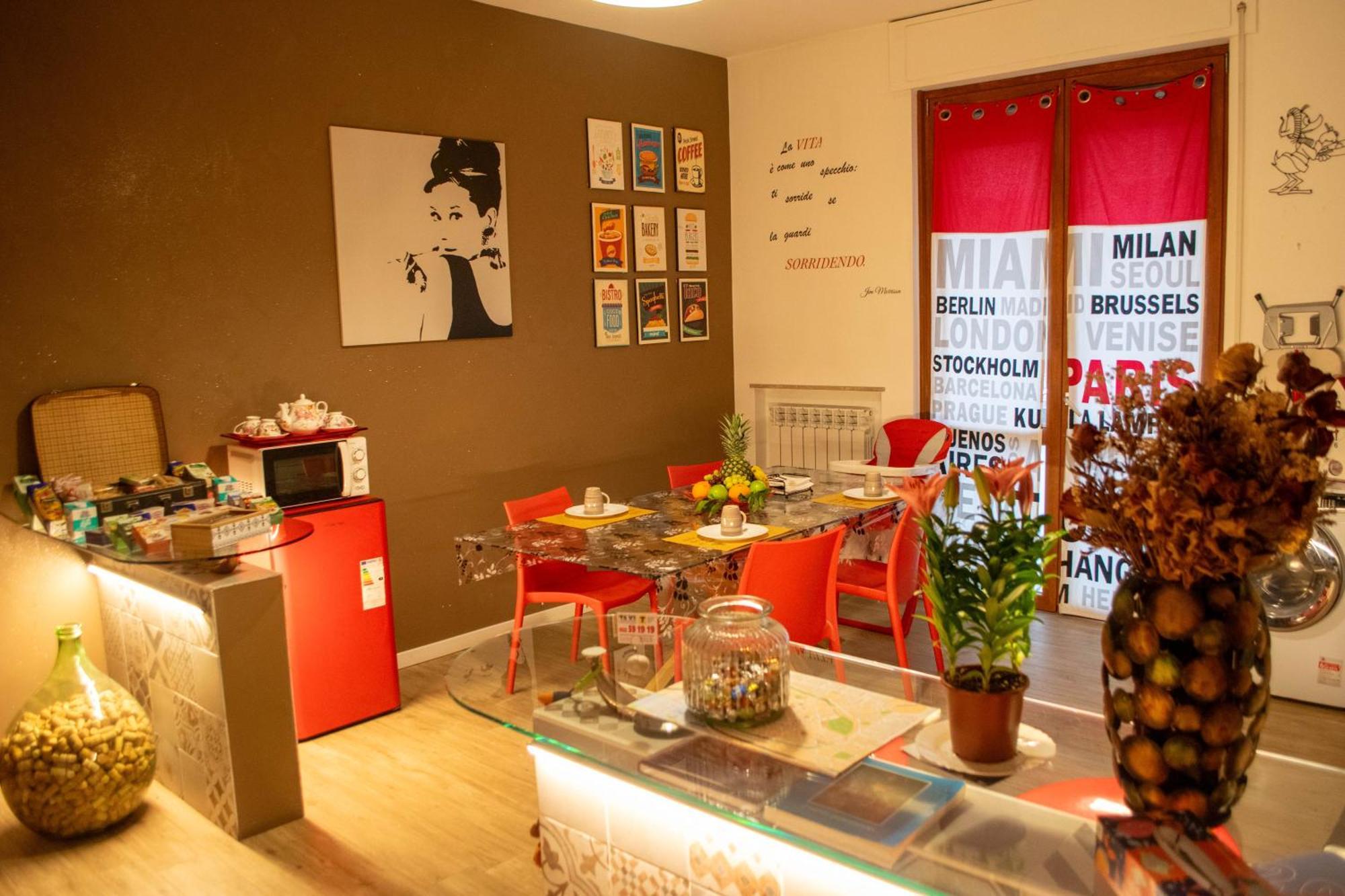 ピアチェンツァ Emmanueli65 Fronte Clinica Per 4 Matrimoniale E Castello Bed & Breakfast エクステリア 写真