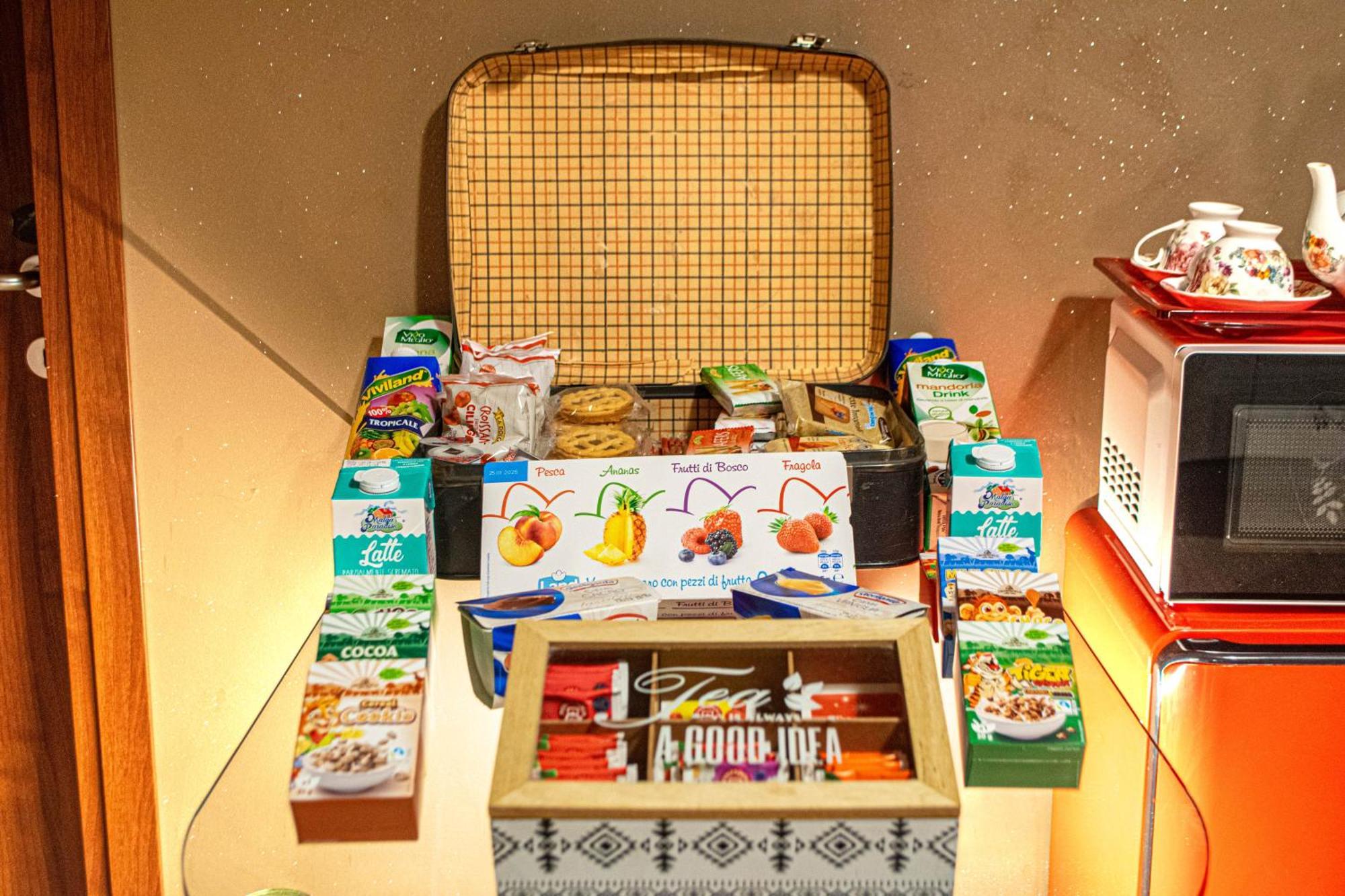 ピアチェンツァ Emmanueli65 Fronte Clinica Per 4 Matrimoniale E Castello Bed & Breakfast エクステリア 写真
